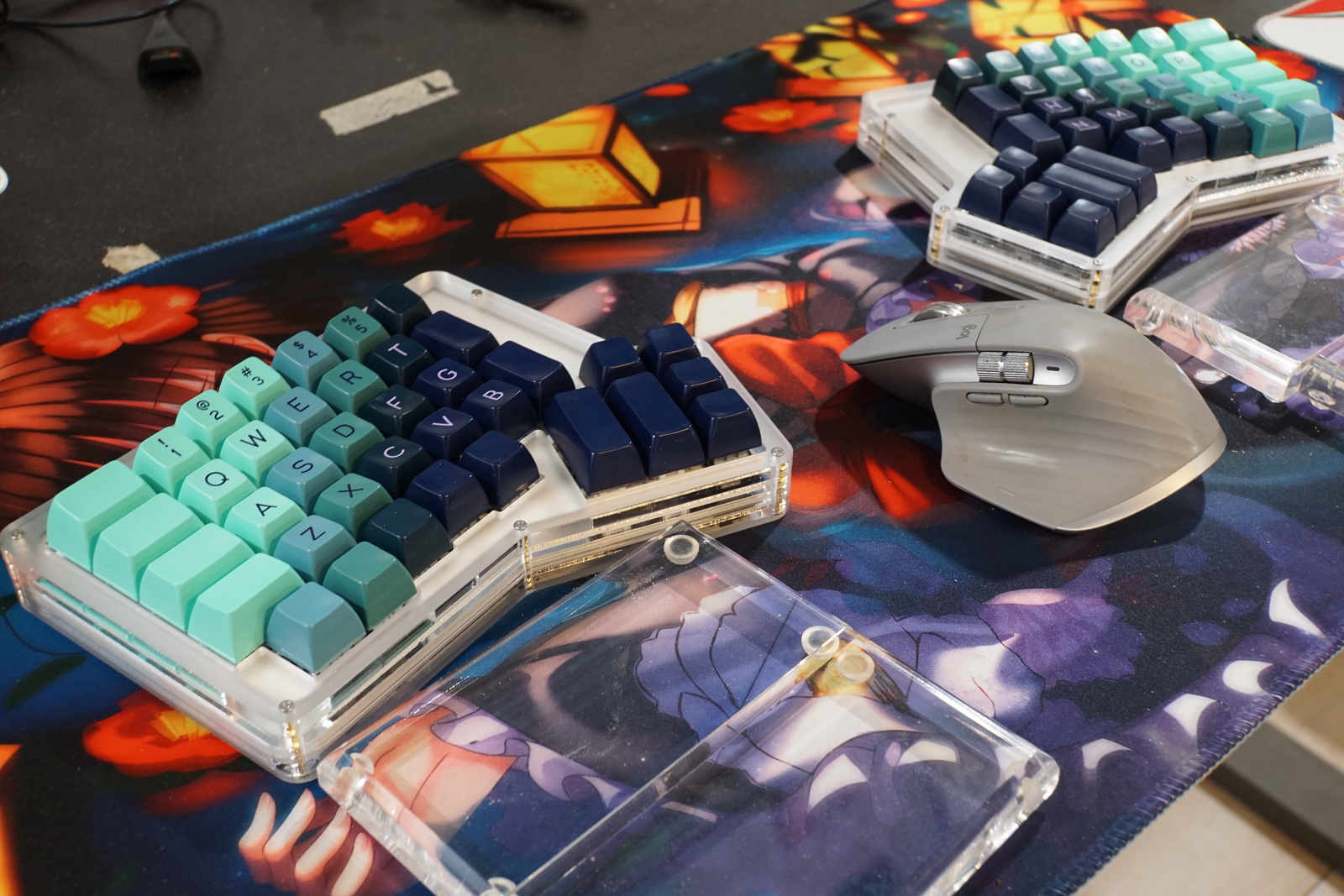 W-Ergo Keyboard fully assembled with keycaps, wrist rests and mouse on a deskmat